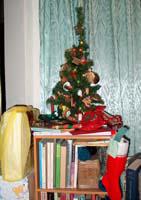011225-34ChristmasTree&AuntLinda'sGifts.JPG